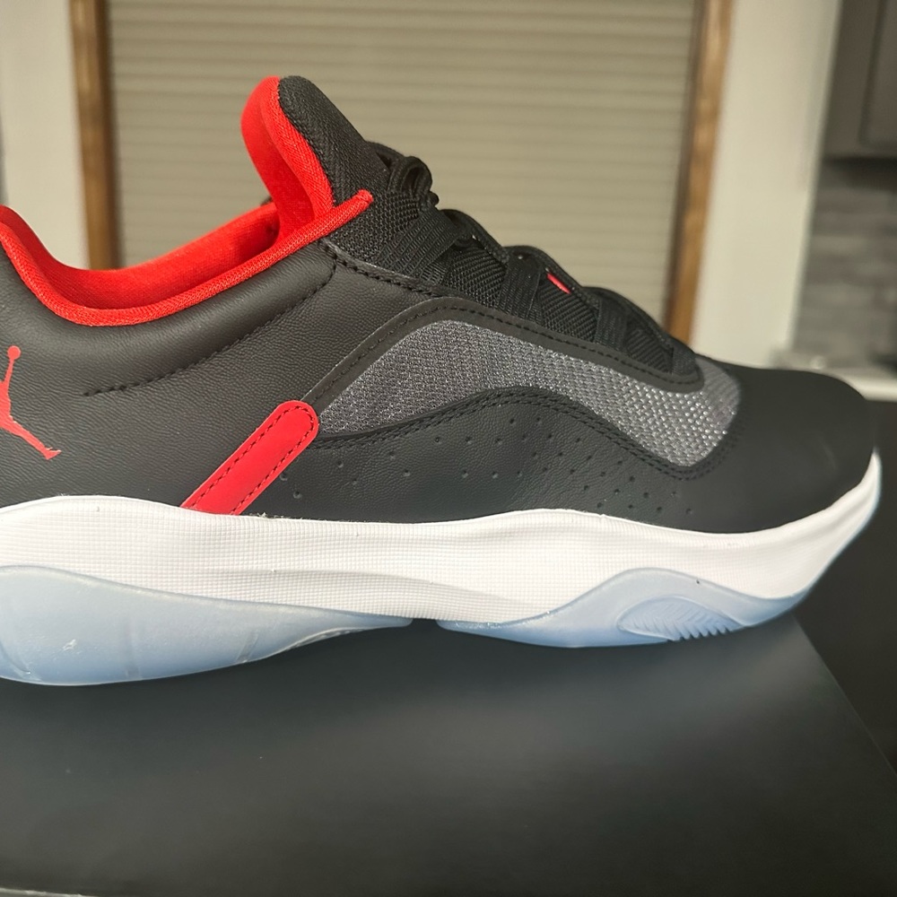 Air jordan 11 CMFT low size 11.5 black/university red/white